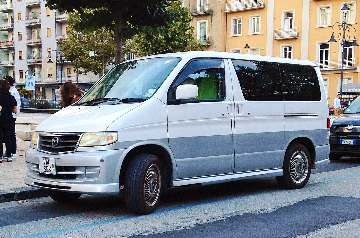 Mazda Bongo Friendee 2000 2.0 AT Minivan - Image 9