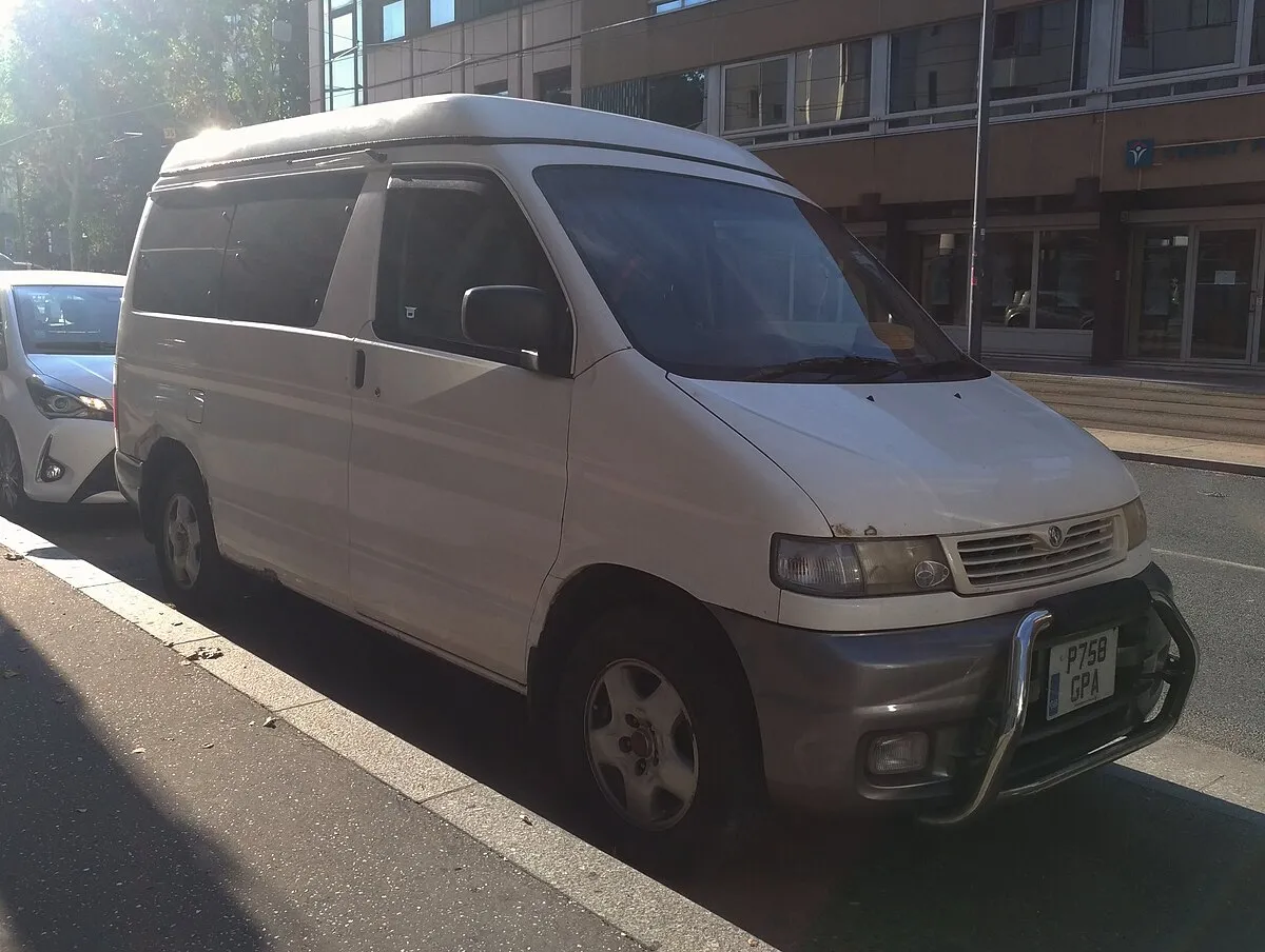 Mazda Bongo Friendee 2000 2.0 AT Minivan - Image 10