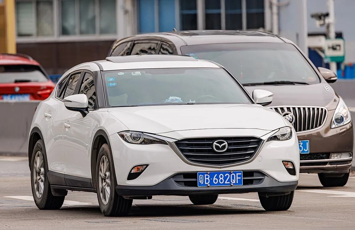 Mazda CX-4 2025 - Image 2