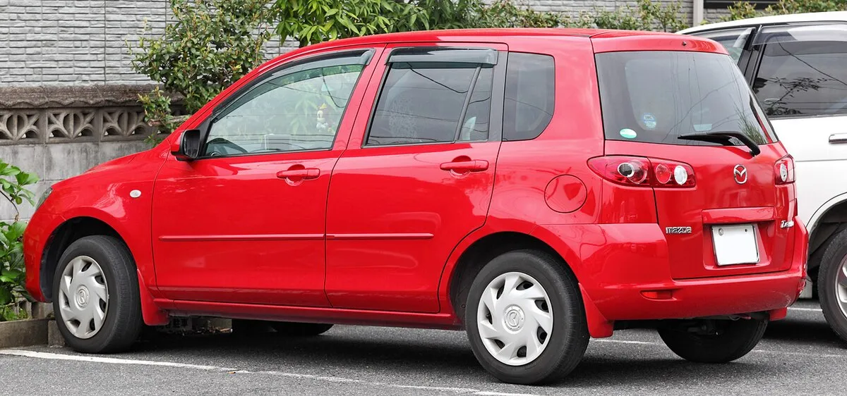 Mazda Demio 1996 1.3 AT Hatchback - Image 2