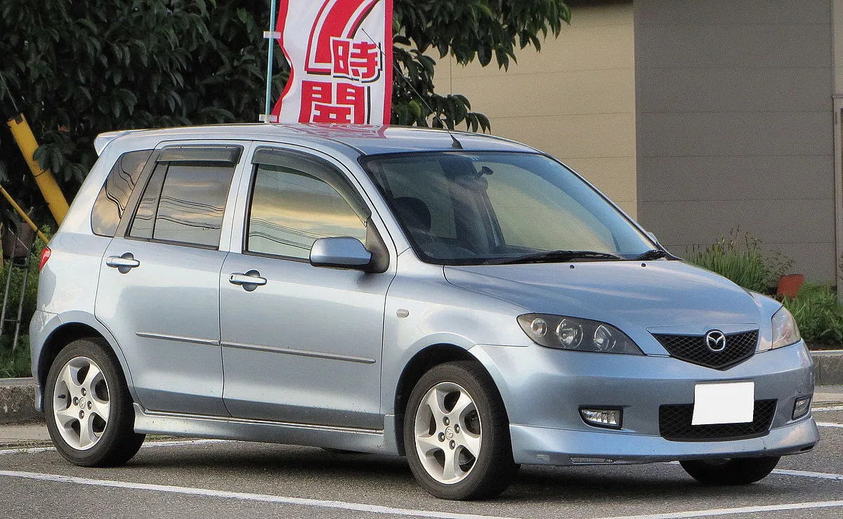 Mazda Demio 1996 1.3 AT Hatchback - Image 5