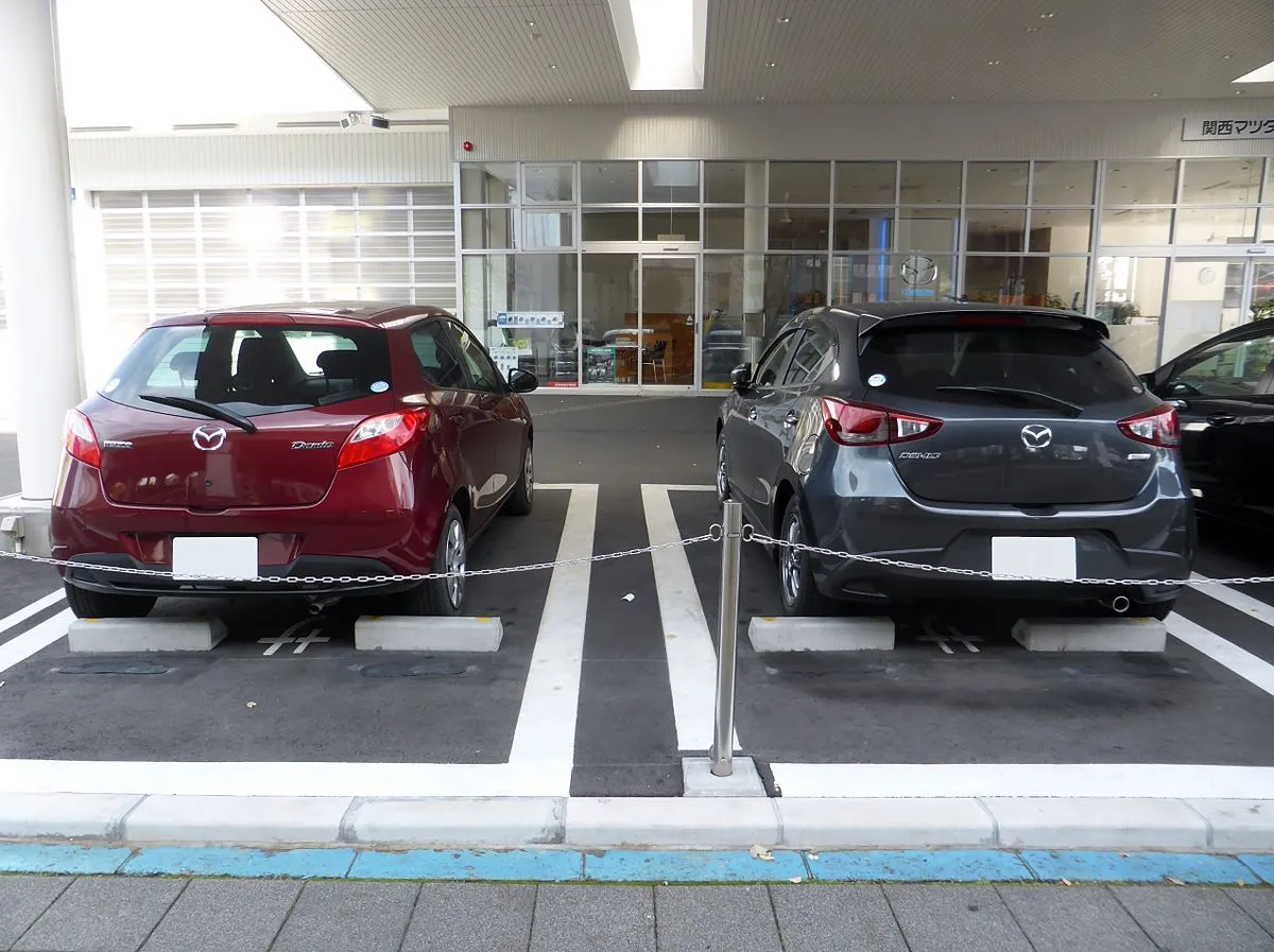 Mazda Demio 1996 1.3 AT Hatchback - Image 8