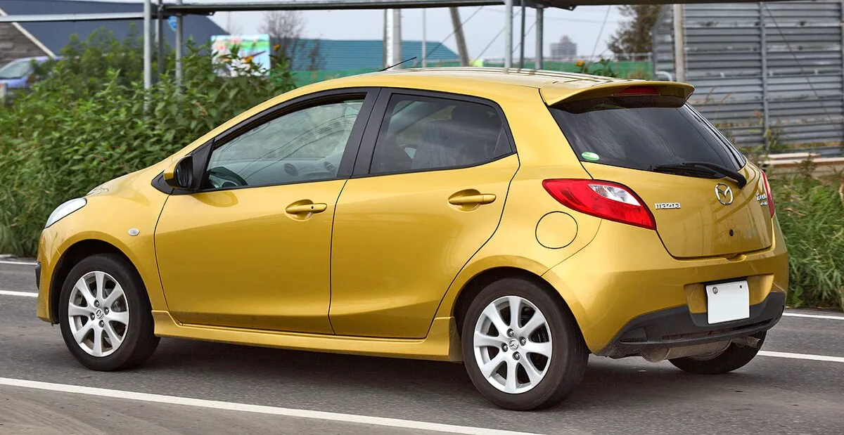 Mazda Demio 1999 1.3 AT Hatchback - Image 4