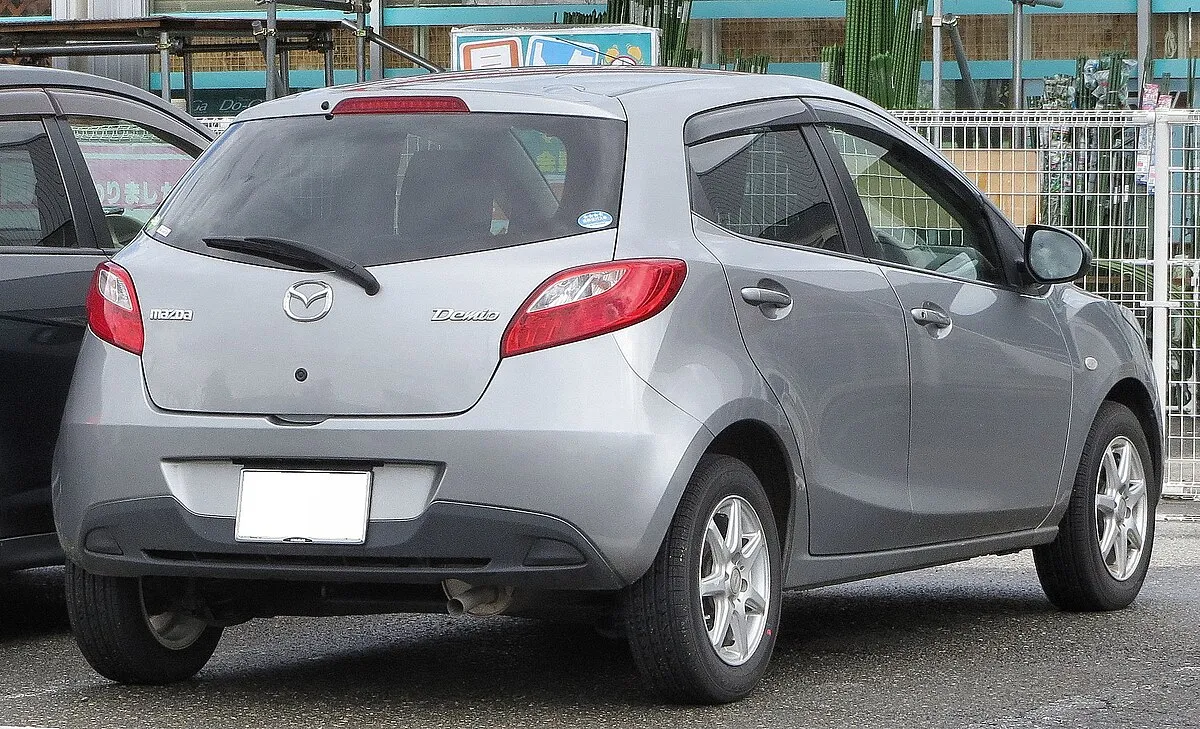 Mazda Demio 1999 1.3 AT Hatchback - Image 6