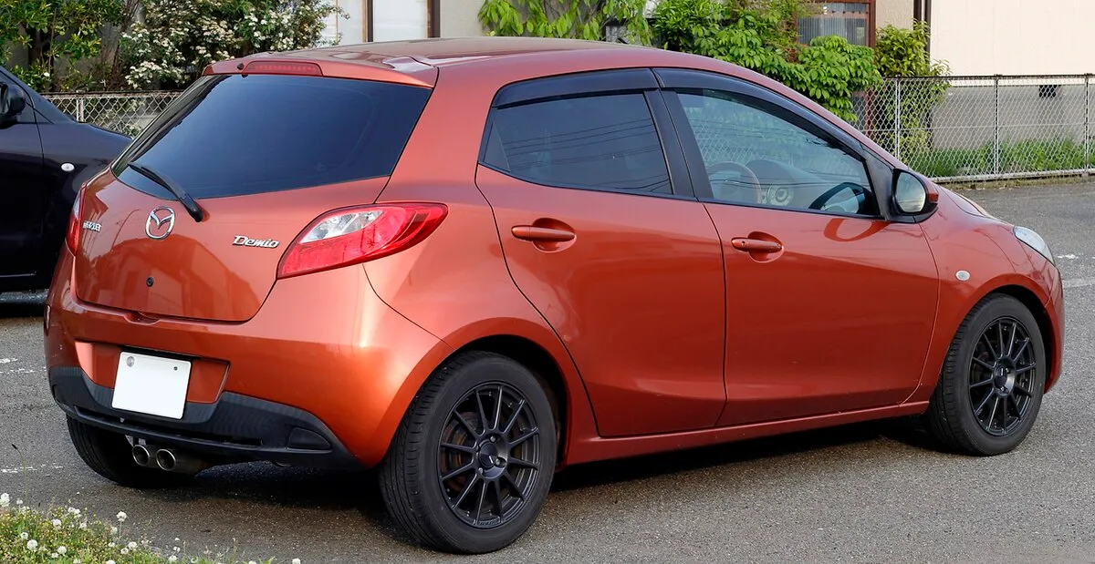 Mazda Demio 1999 1.3 AT Hatchback - Image 10