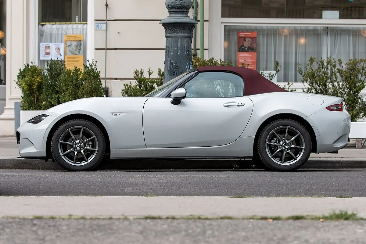 Mazda Mazda MX-5 2019 Mazda MX-5 2.0L AT Black Top Black Leather - Image 2