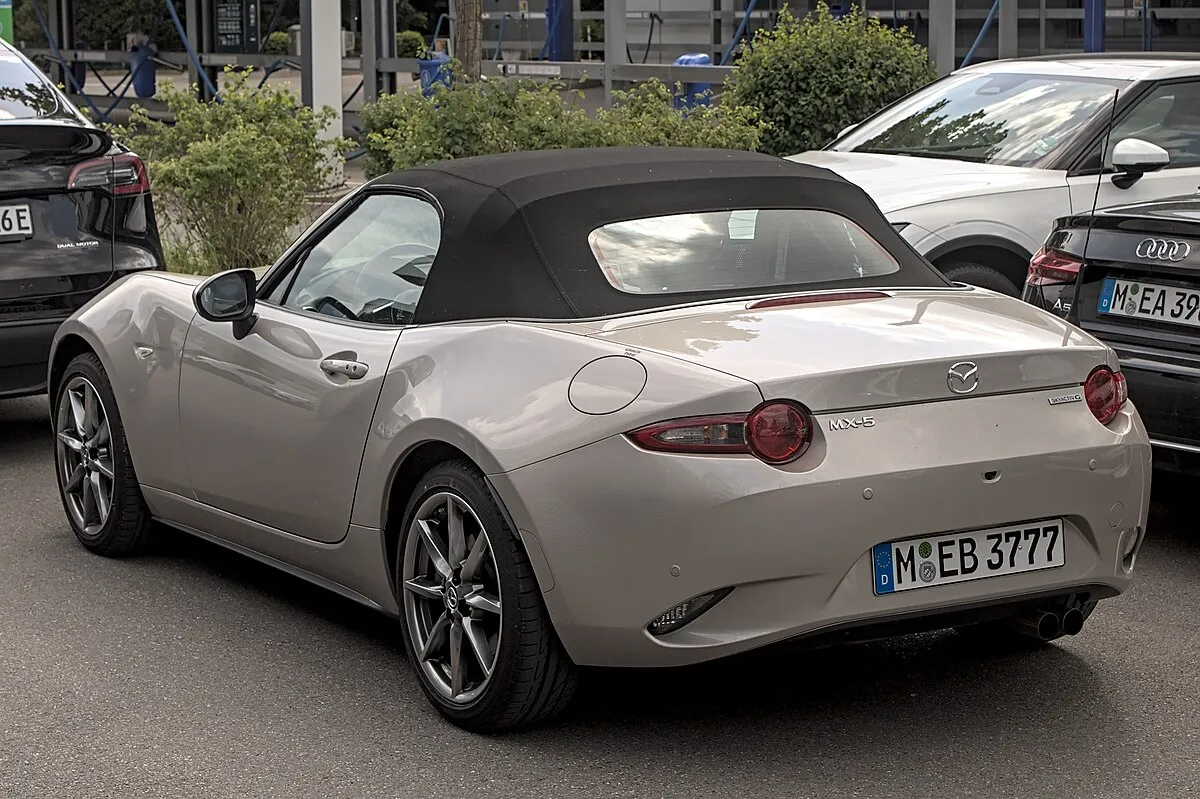 Mazda Mazda MX-5 2024 Mazda MX-5 2.0L MT Tan Top Tan Nappa Leather - Image 5