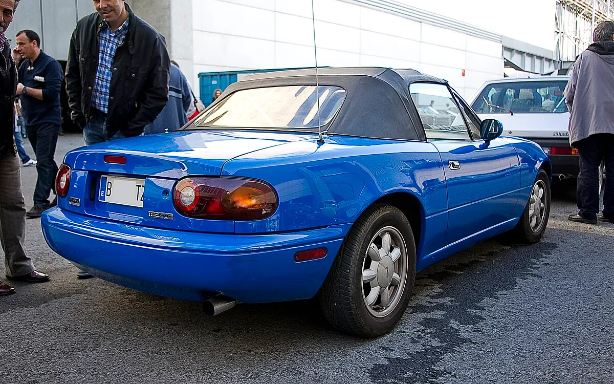 Mazda MX-5 Miata 2025 - Image 2