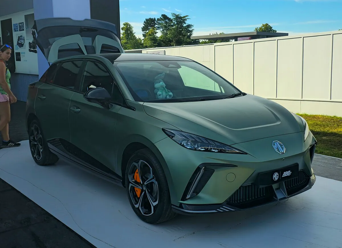 MG MG 4 Xpower 2024 MG 4 Xpower AWD - Image 4