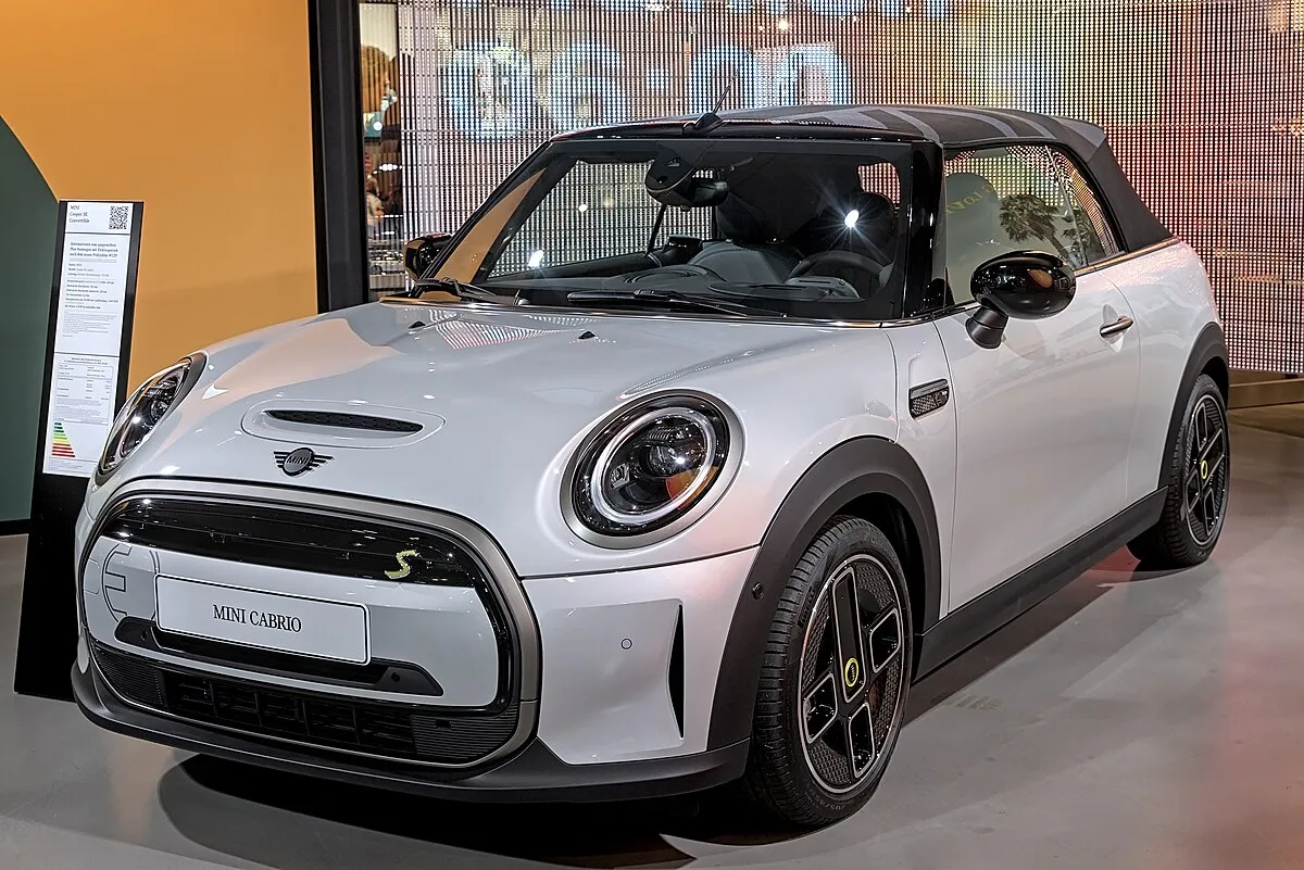 Mini Cabrio 2018 2.0 AMT Cooper S cabriolet 2-doors - Image 1