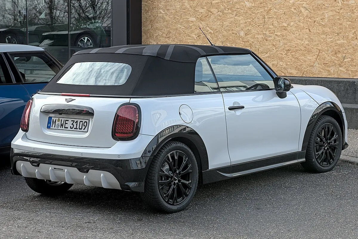 Mini Cabrio 2018 2.0 AMT Cooper S cabriolet 2-doors - Image 4