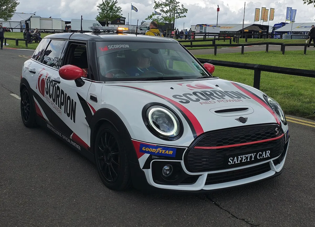 Mini Clubman 2010 1.6 AT Cooper S wagon 4-doors - Image 1