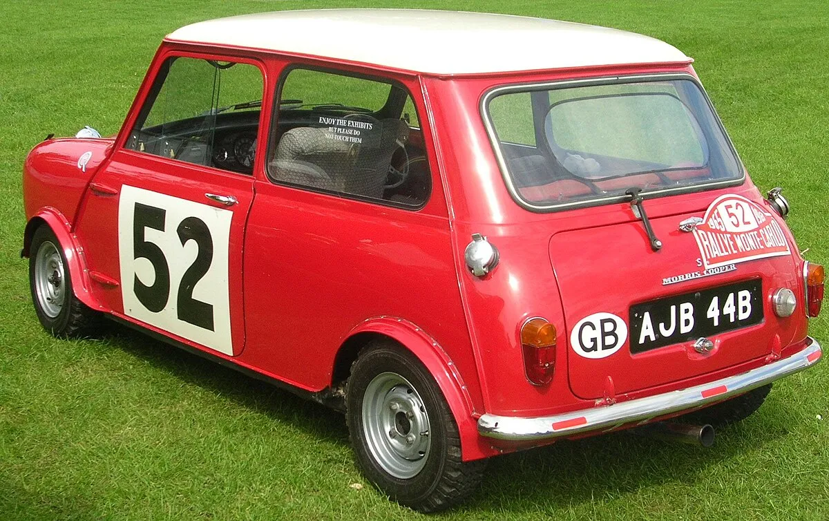 Mini Cooper 2013 1.5 AT Hatchback 3-doors - Image 1