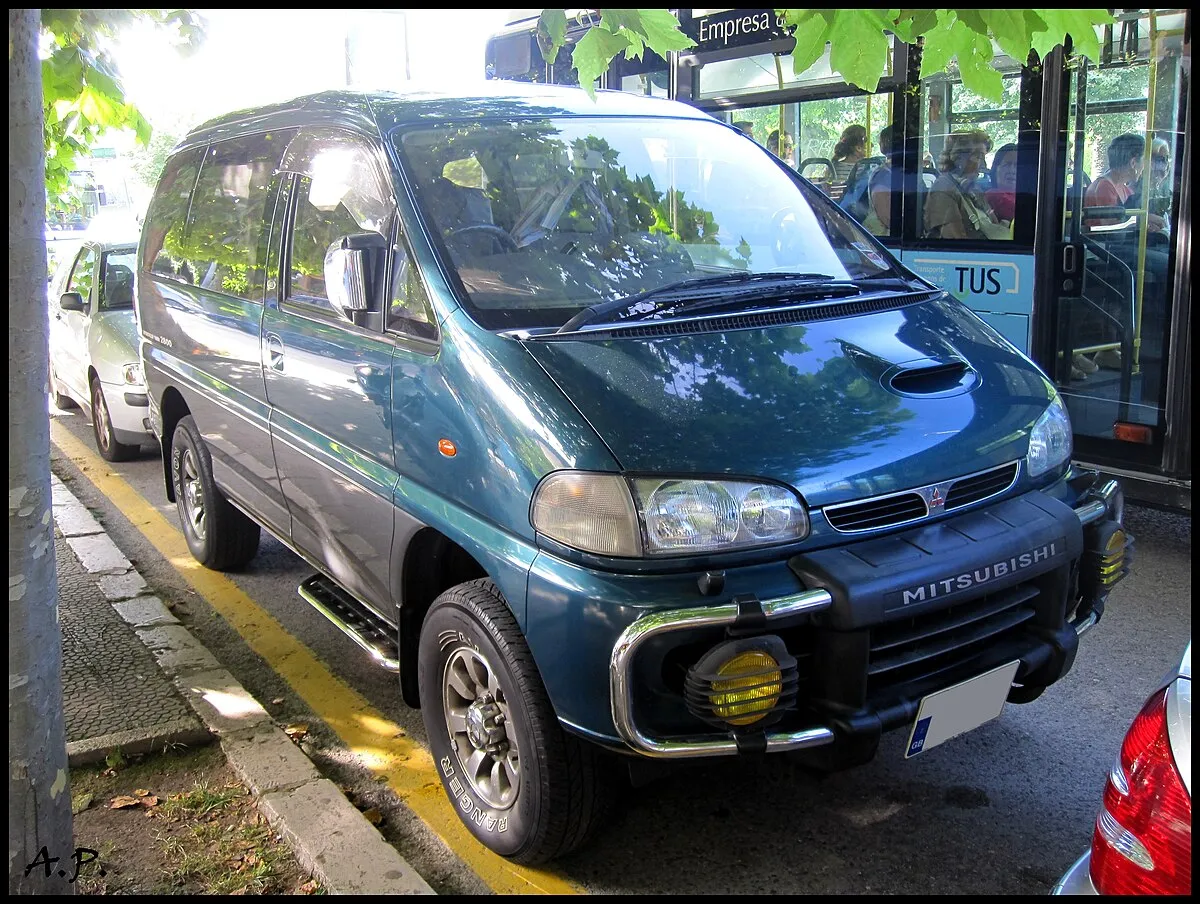 Mitsubishi Delica Space Gear 2025 - Image 8