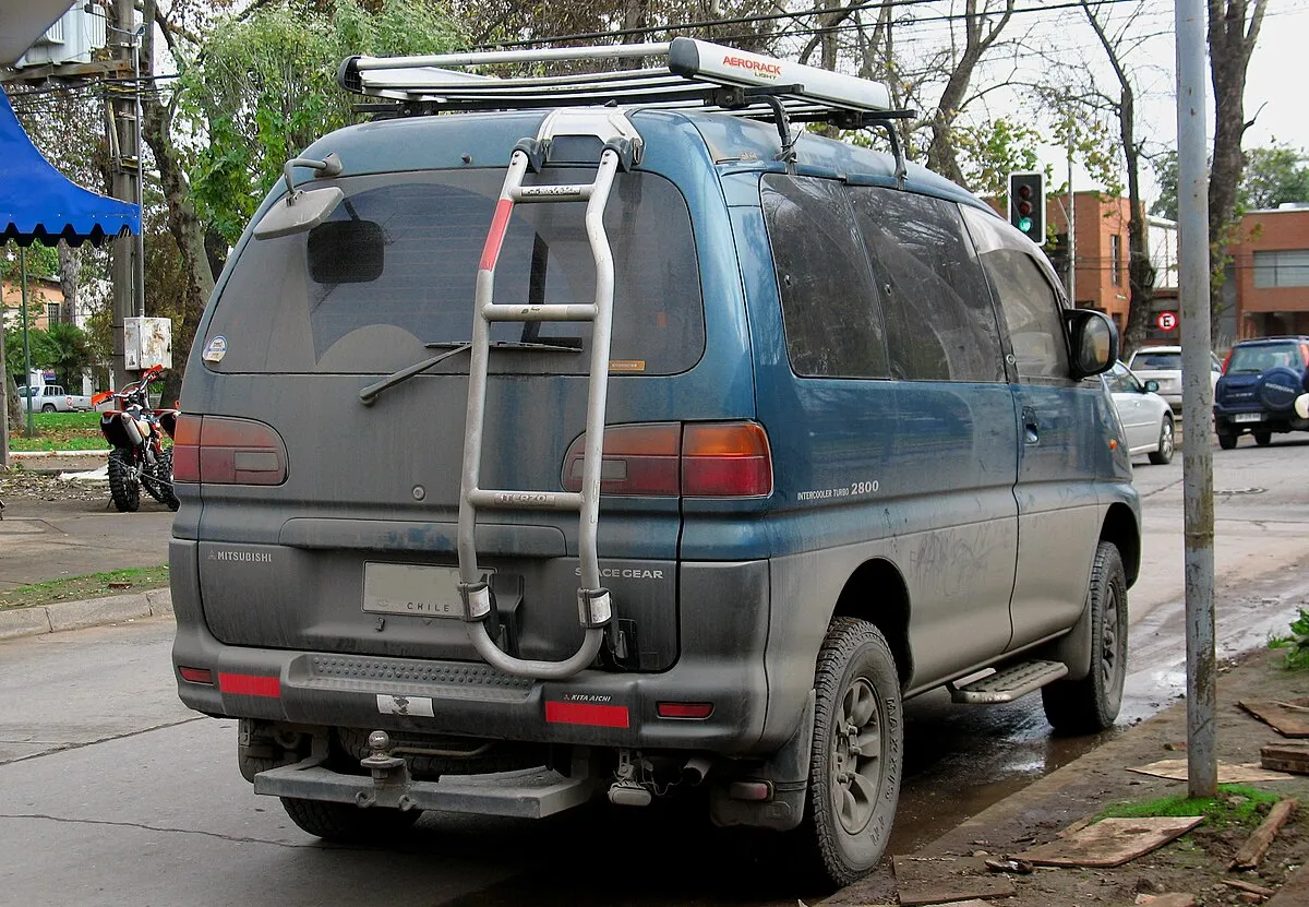 Mitsubishi Delica Space Gear 2025 - Image 9