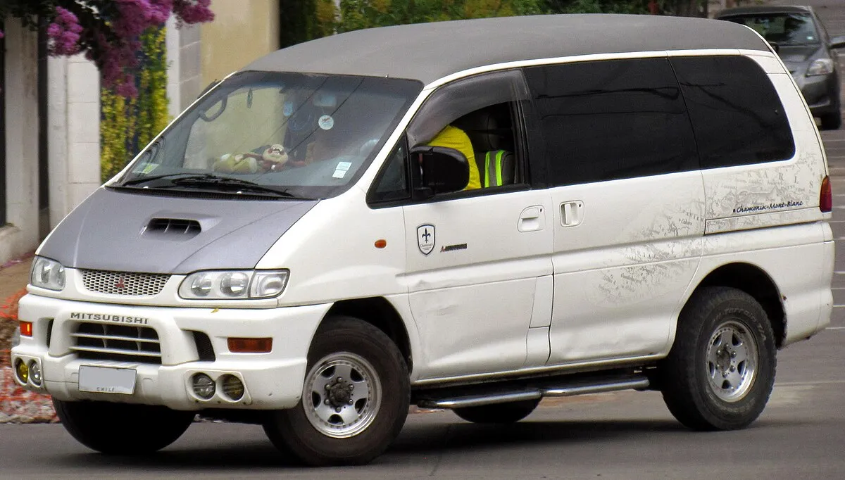Mitsubishi Delica Space Gear 2025 - Image 10
