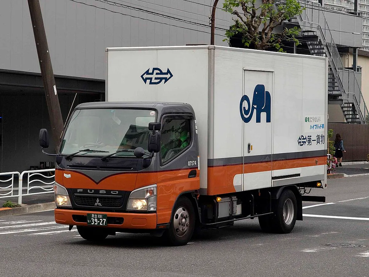 Mitsubishi Fuso Canter Eco Hybrid 2025 - Image 4