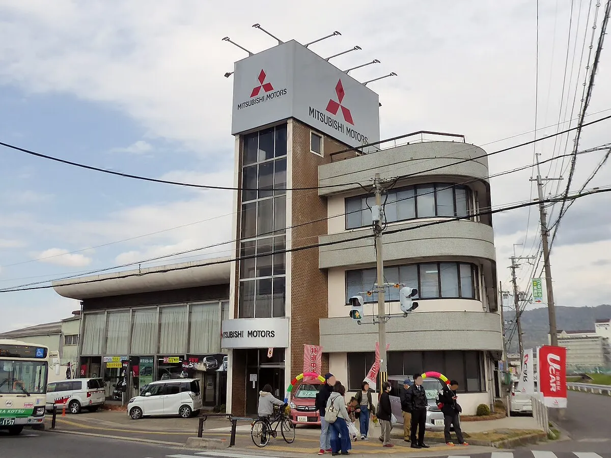 Mitsubishi Fuso Canter Eco Hybrid 2025 - Image 10