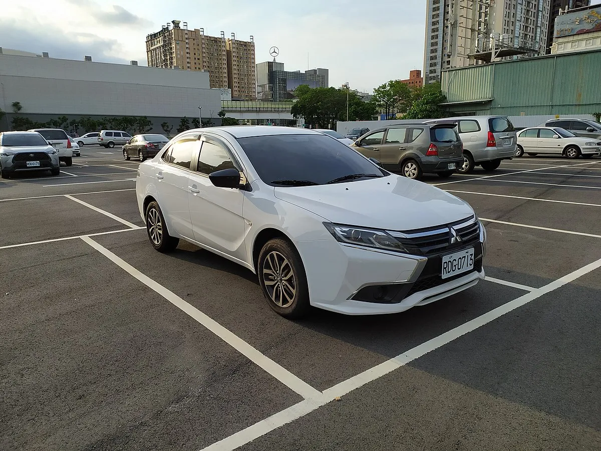 Mitsubishi Grand Lancer 2025 - Image 2