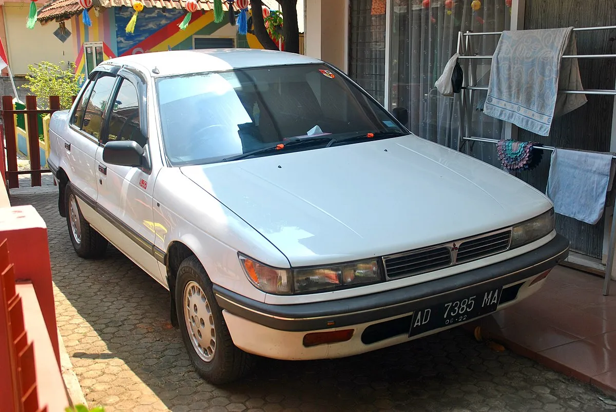 Mitsubishi Lancer GLX 2025 - Image 10