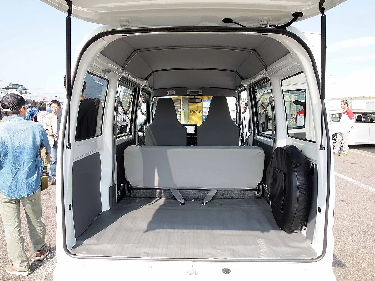 Mitsubishi Minicab MiEV 2025 - Image 2