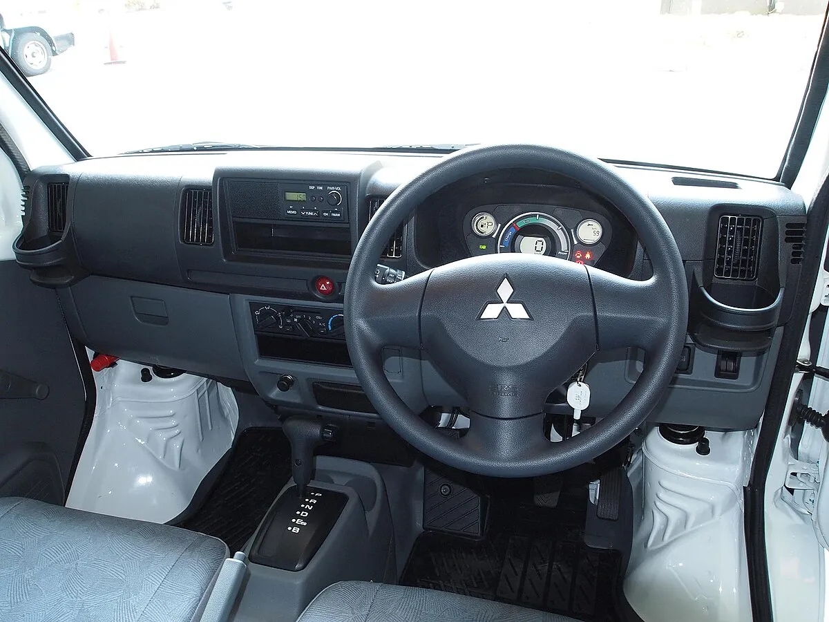 Mitsubishi Minicab MiEV 2025 - Image 5