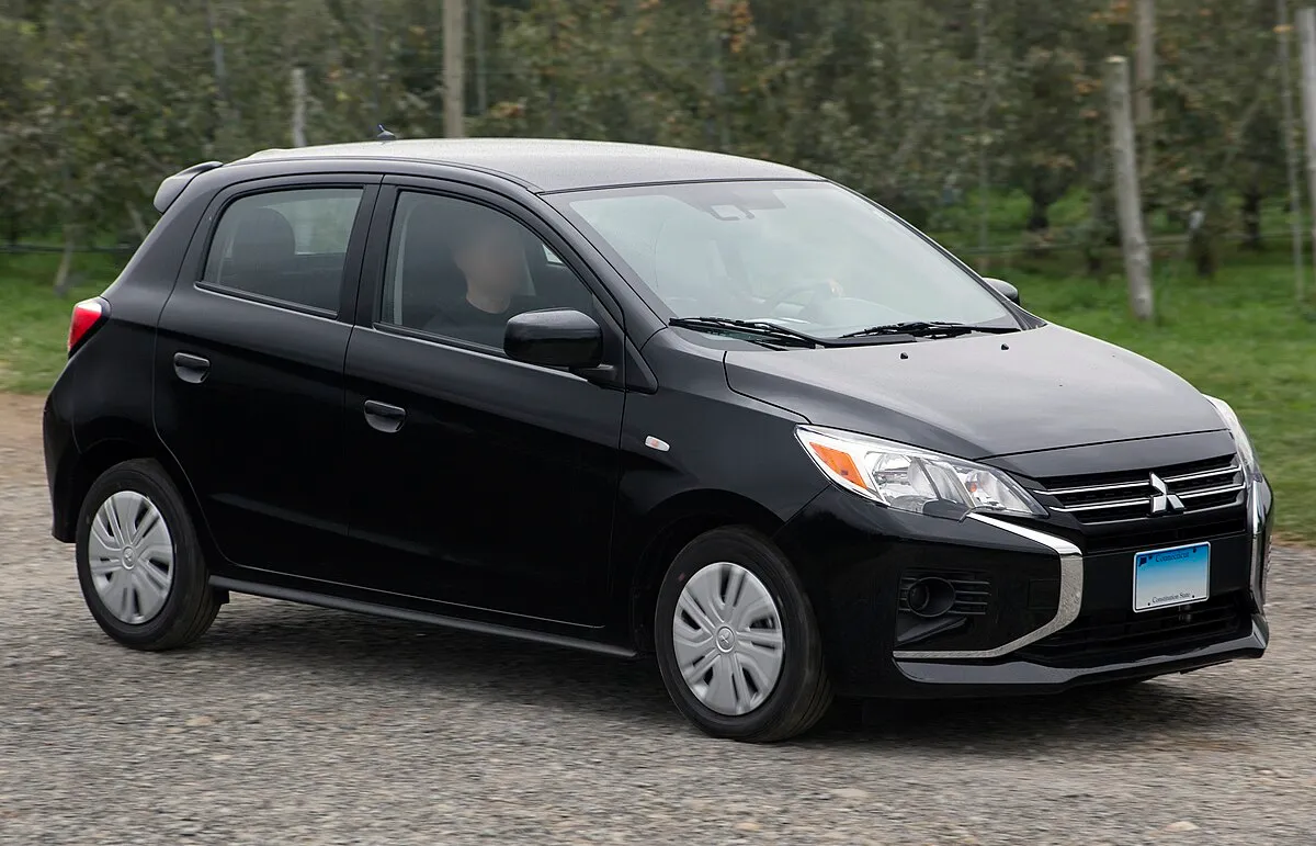 Mitsubishi Mirage ES 2025 - Image 5