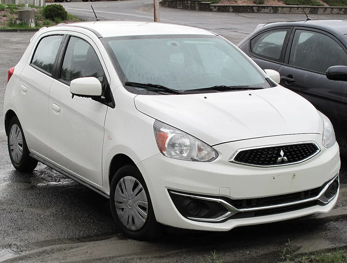 Mitsubishi Mirage ES 2025 - Image 6