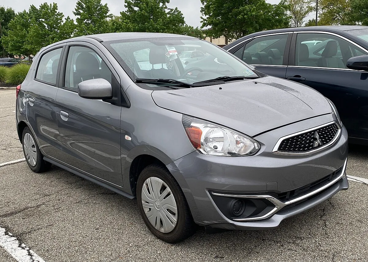 Mitsubishi Mirage ES 2025 - Image 8