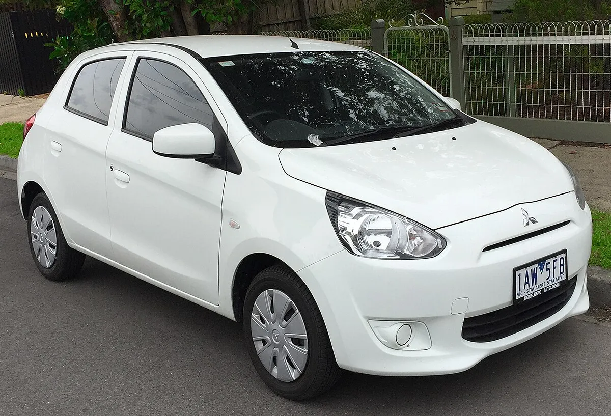 Mitsubishi Mirage ES 2025 - Image 10