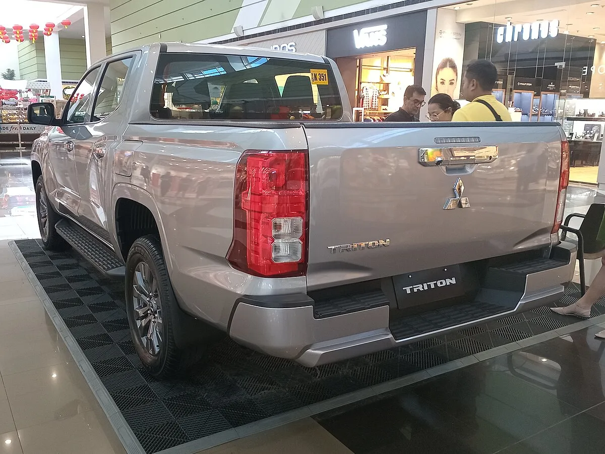 Mitsubishi Mitsubishi Triton 2024 Mitsubishi Triton 2.4 Athlete 4x4 AT - Image 3