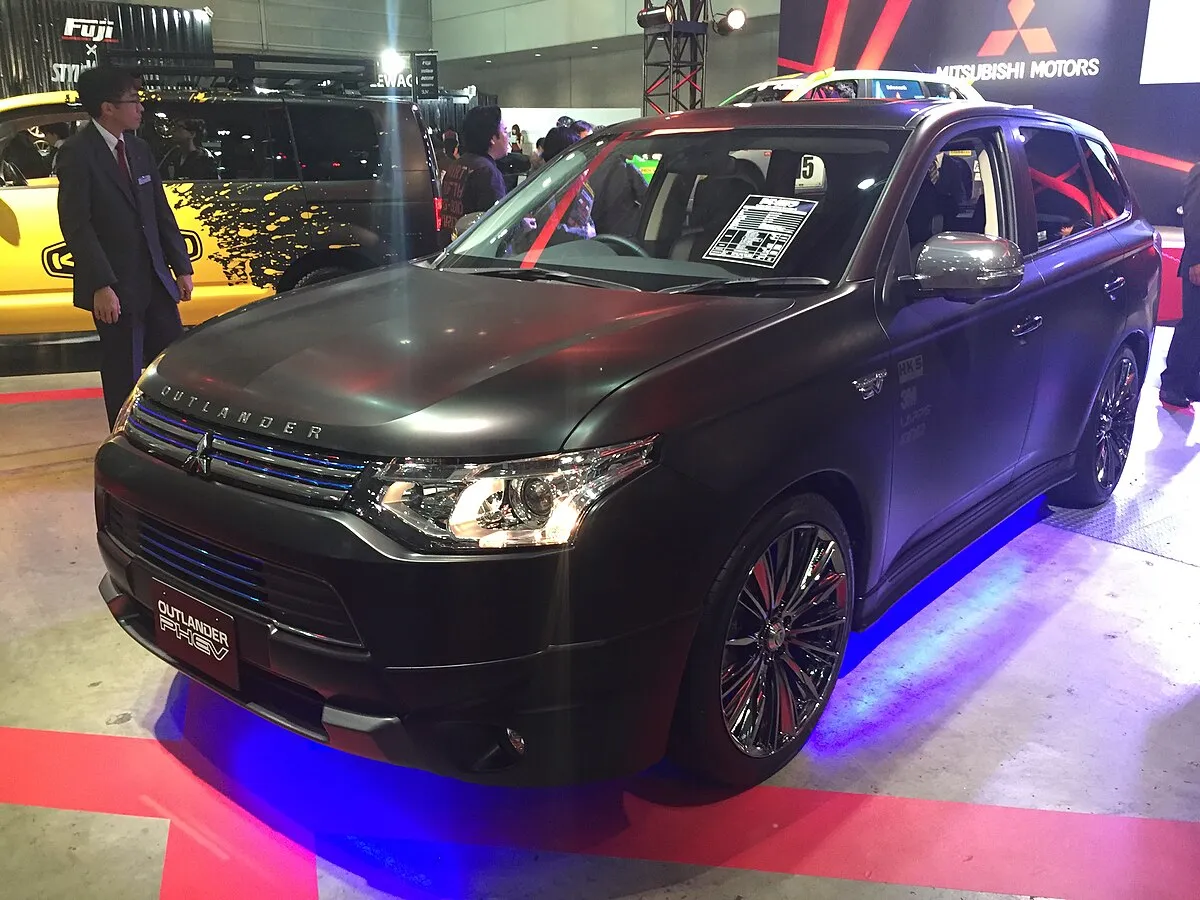 Mitsubishi Outlander Black Edition 2025 - Image 1