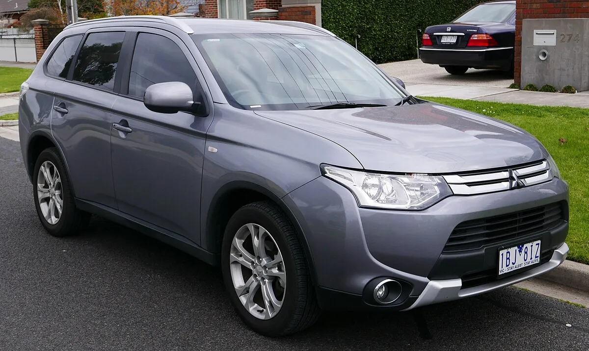 Mitsubishi Outlander ES 2025 - Image 5