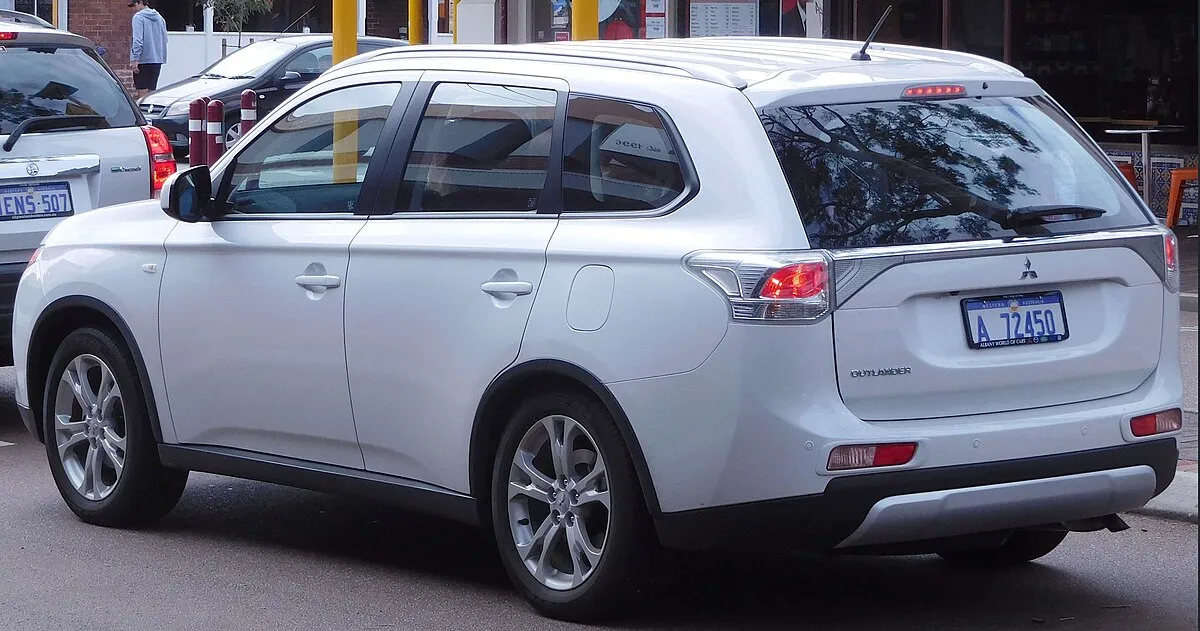 Mitsubishi Outlander ES 2025 - Image 6
