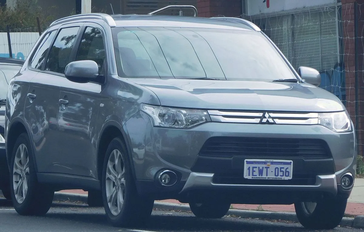 Mitsubishi Outlander ES 2025 - Image 7