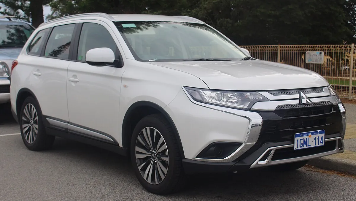 Mitsubishi Outlander ES 2025 - Image 9
