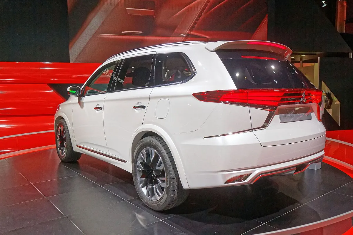 Mitsubishi Outlander PHEV 2025 - Image 3