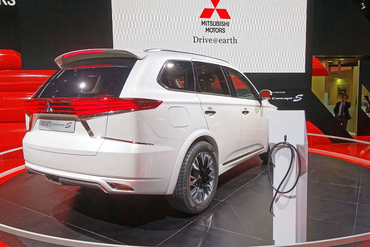 Mitsubishi Outlander PHEV 2025 - Image 4