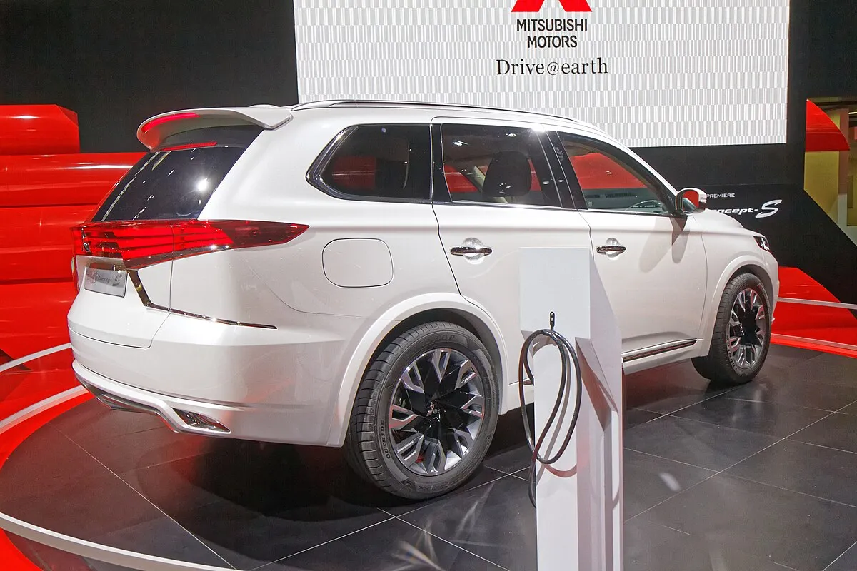 Mitsubishi Outlander PHEV 2025 - Image 5