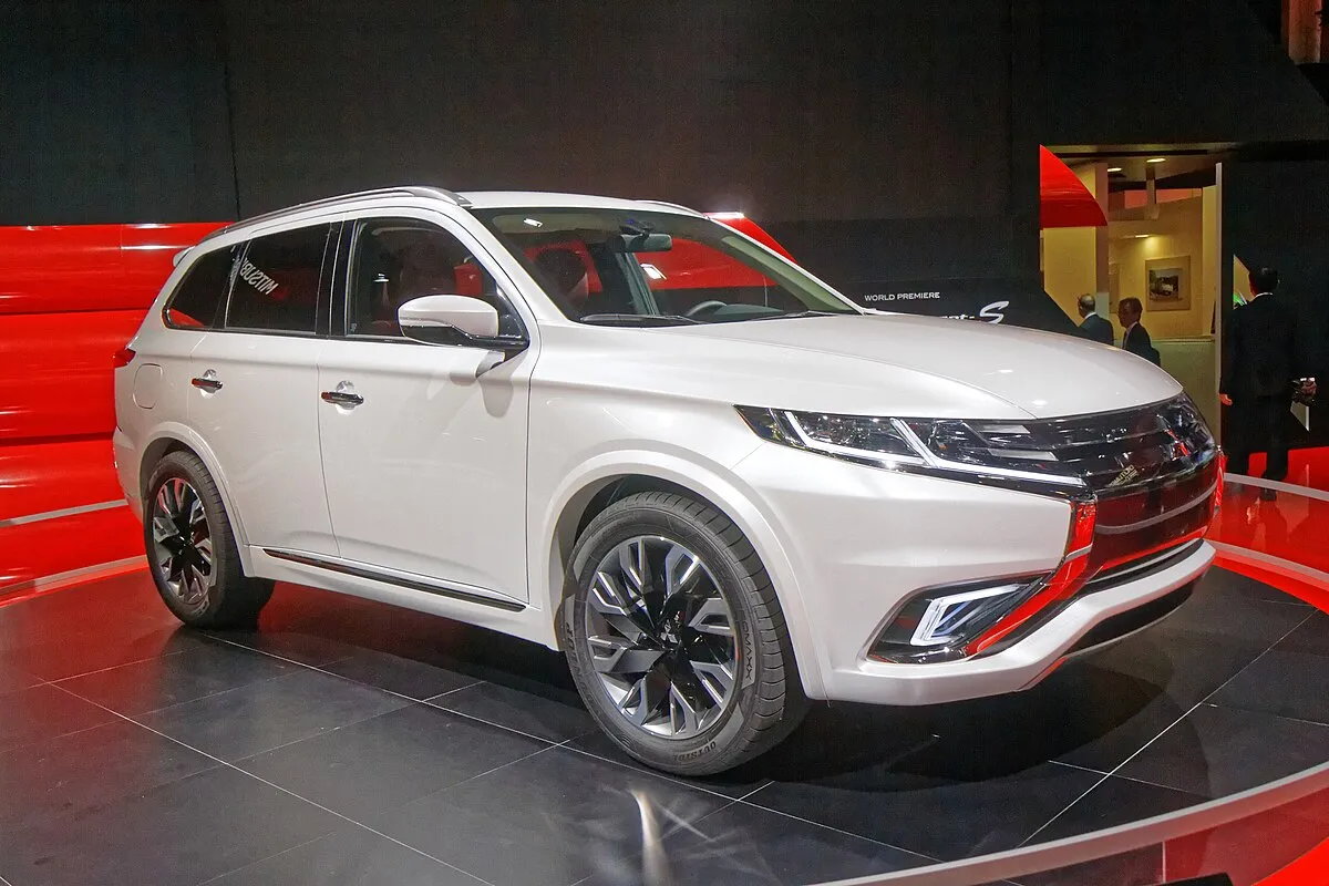 Mitsubishi Outlander PHEV 2025 - Image 6