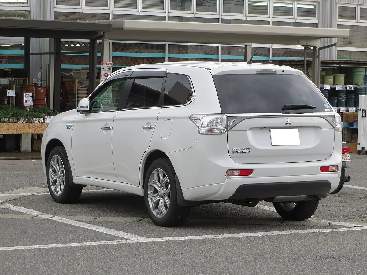 Mitsubishi Outlander PHEV 2025 - Image 8