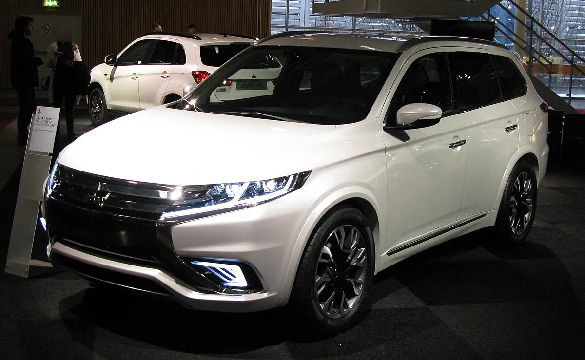 Mitsubishi Outlander PHEV 2025 - Image 9