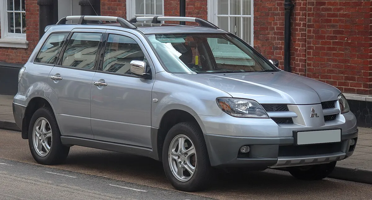 Mitsubishi Outlander SE 2025 - Image 2