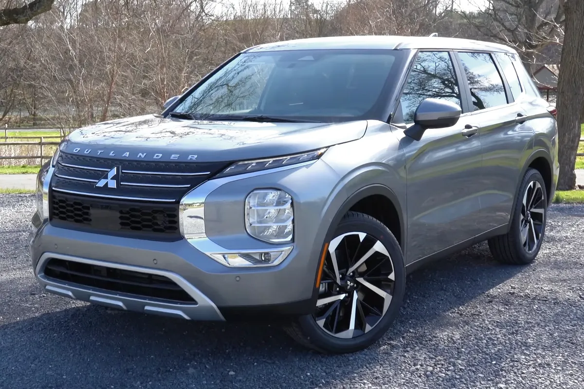 Mitsubishi Outlander SE 2025 - Image 3