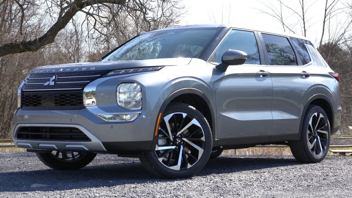 Mitsubishi Outlander SE 2025 - Image 4