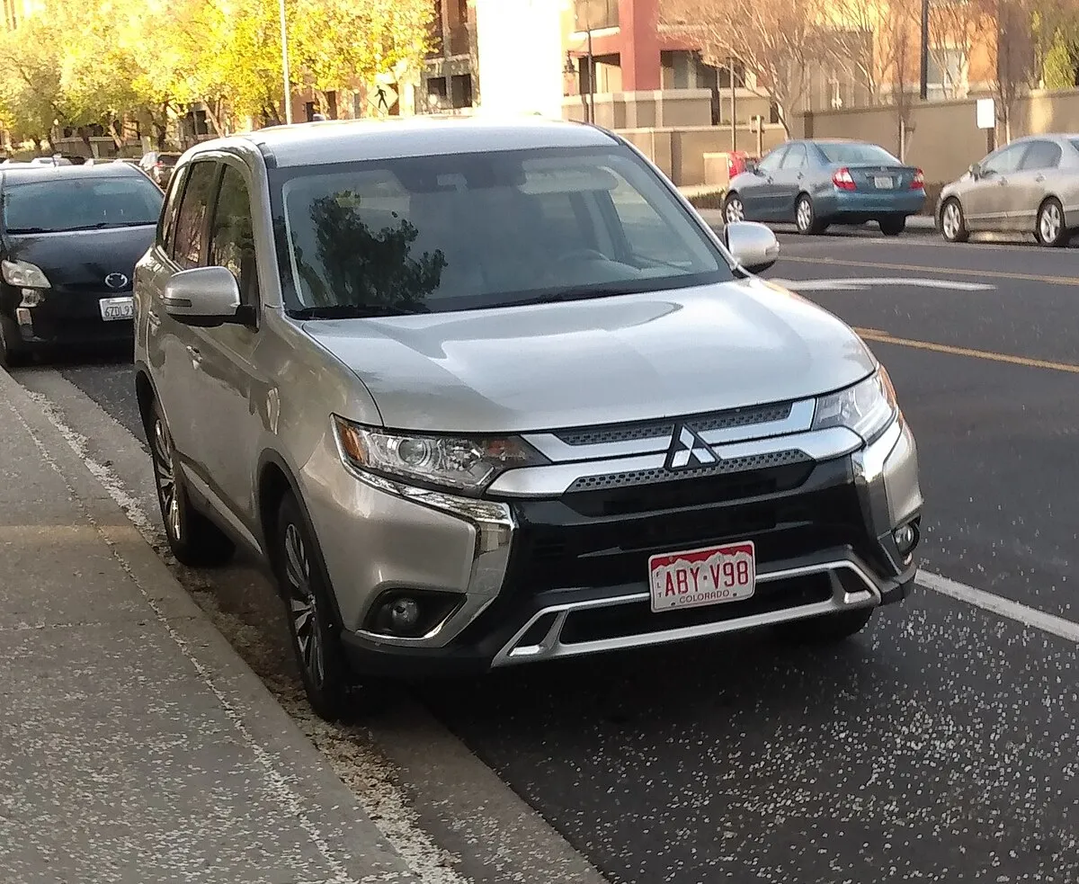 Mitsubishi Outlander SE 2025 - Image 8