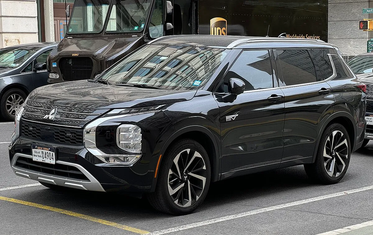 Mitsubishi Outlander SEL 2025 - Image 7