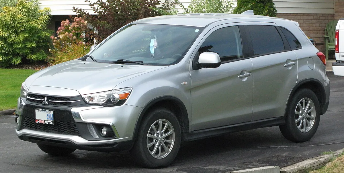 Mitsubishi RVR SE 2025 - Image 2