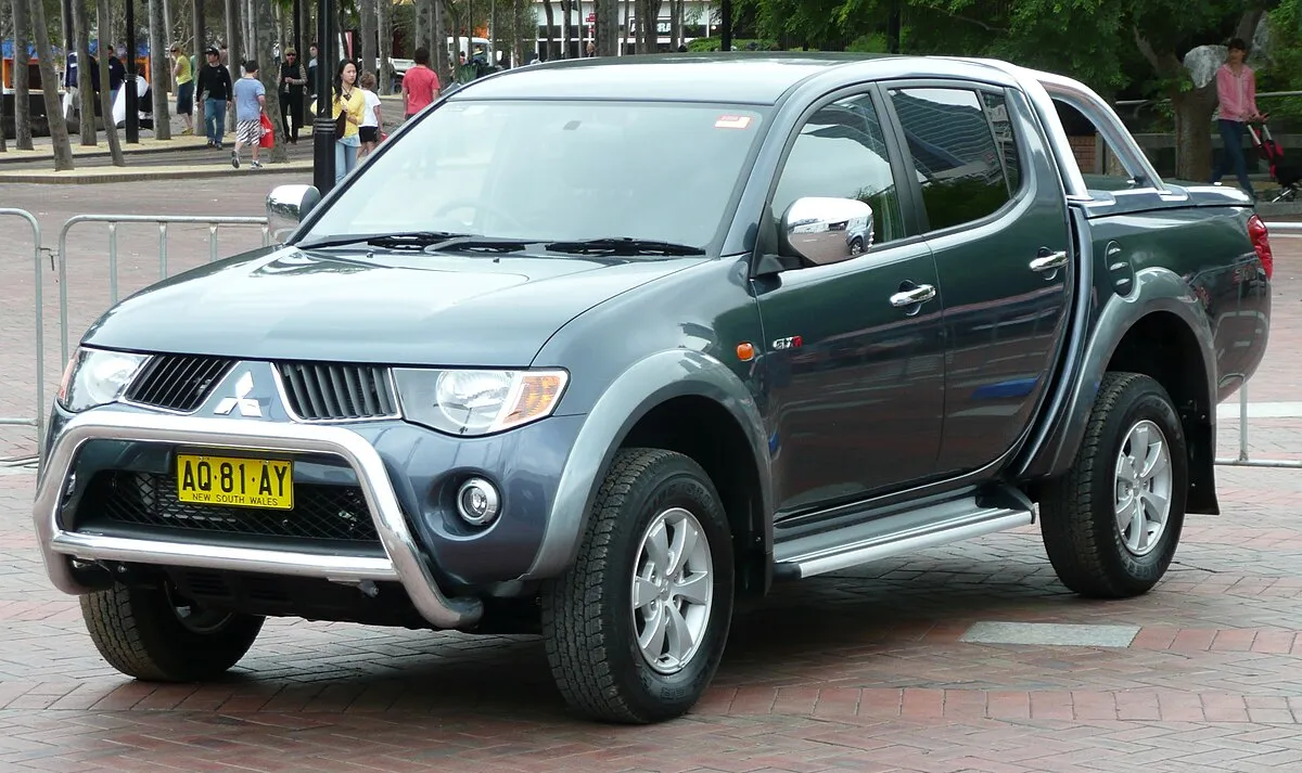 Mitsubishi Triton GLX-R 2025 - Image 2