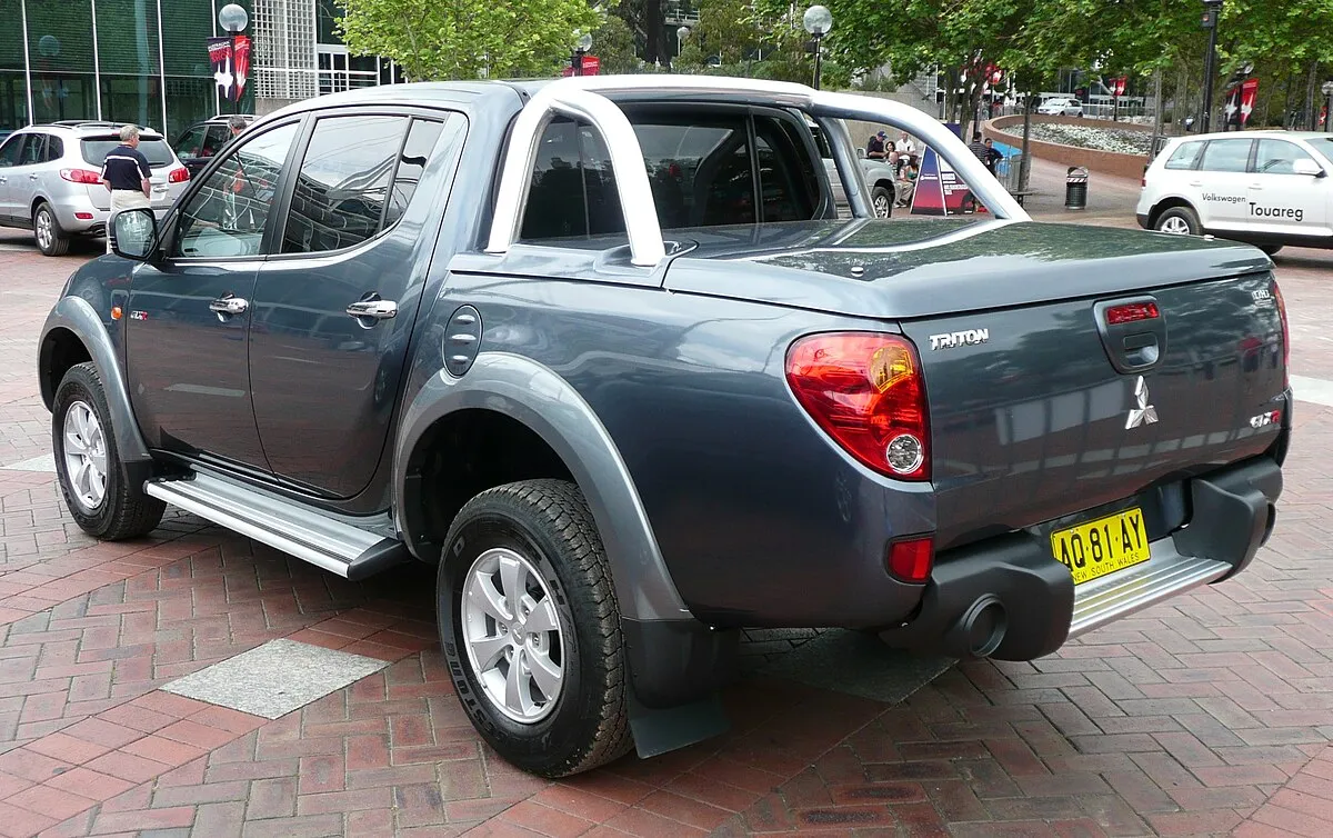 Mitsubishi Triton GLX-R 2025 - Image 3
